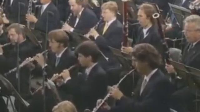 Oboe section is having a little fun смотреть онлайн