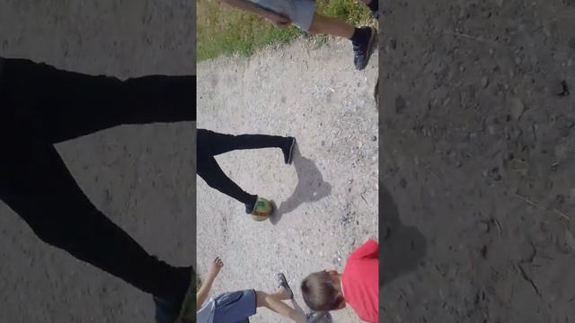 ПАЧАН НЕ ЗАХОТЕЛ ИГРАТЬ В ДЕСЯТКУ НА ЖОПУ СЫГРАЛ НА СВИНЬЮ смотреть онлайн