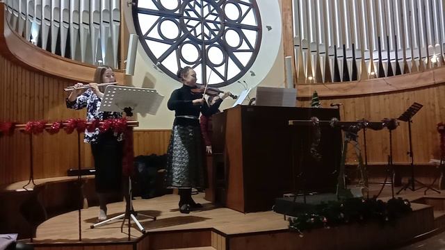 Щедрік виконують Катерина Кравченко флейта та Ірина Осенєва скрипка
