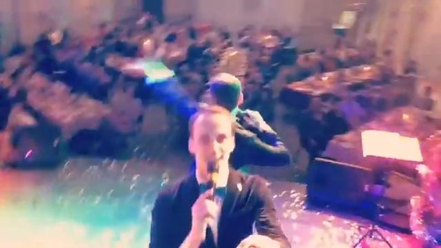 С Новым Годом, друзья! Ведущие близнецы Попыловские. смотреть онлайн