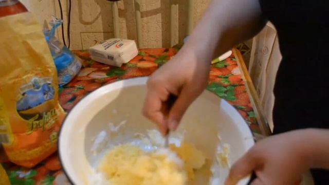 Сырные шарики во фритюре. смотреть онлайн