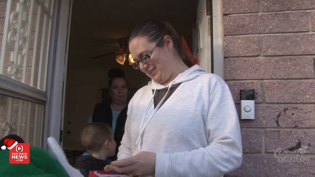 She donated a kidney to her uncle and Secret Santa just surprised her with a car смотреть онлайн