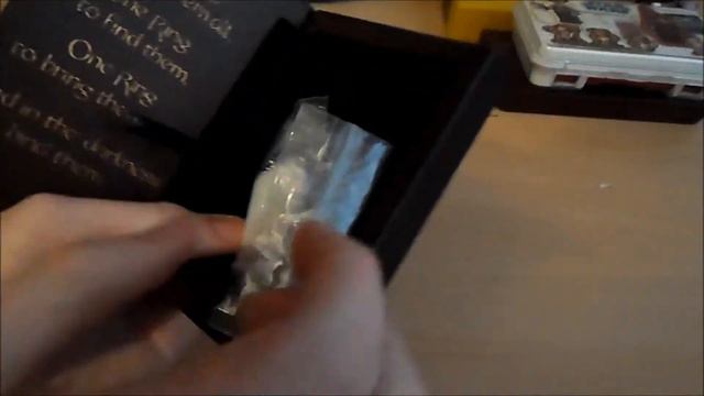 The Noble Collection One Ring Unboxing смотреть онлайн