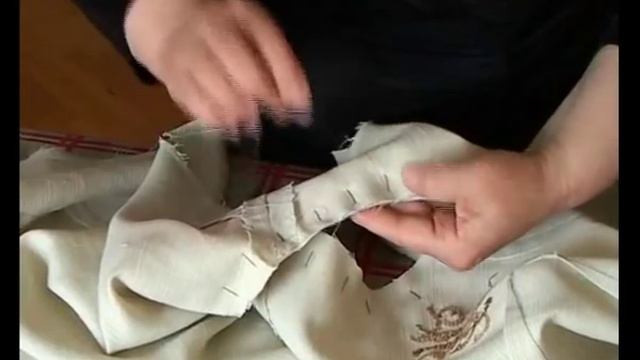 Обработка горловины платья обтачкой. Платье своими руками. Школа шитья Белошвейка. смотреть онлайн