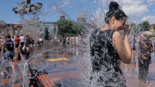 Վարդավառ - Vardavar  Armenian Water Festival In Gyumri