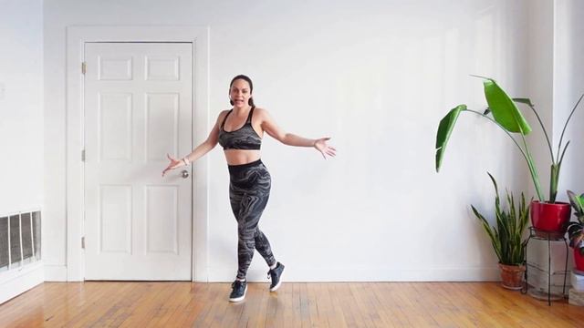Cardio Dance Workout | Salsa Footwork For Beginners: Fitness Follow-Along Part 1 смотреть онлайн