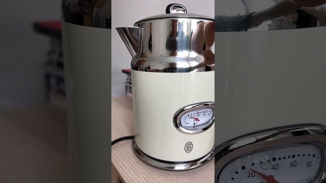 Обзор чайника Russell Hobbs Retro, Распаковка и детальный обзор: важные детали. смотреть онлайн