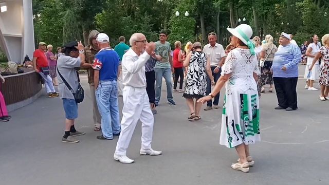 Кохання - золото!!!??Танцы в парке Горького!!!??Харьков 2021 смотреть онлайн