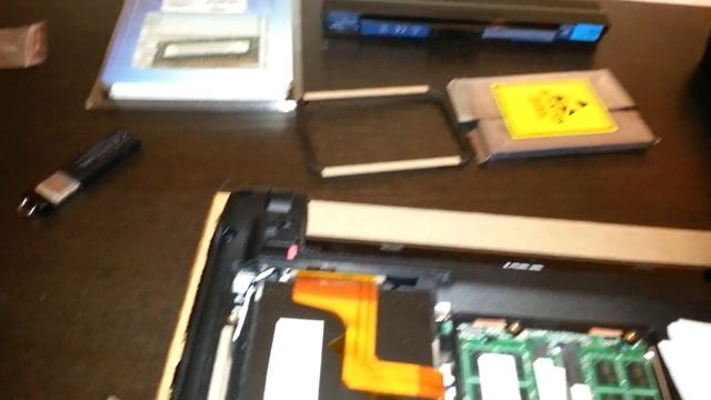 Acer AS1410-2285 11.6" Laptop - Upgrading RAM to 4GB and Hard Drive To M500 SSD смотреть онлайн