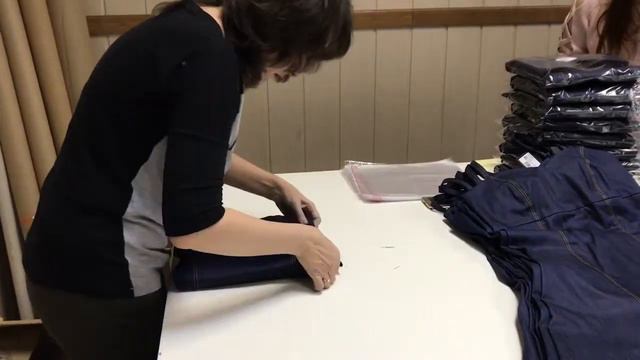Швейное производство FABRIC Москва. Упаковка готовой продукции.