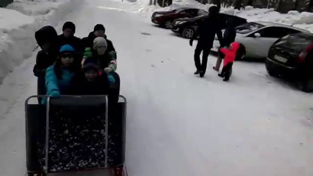 Едим едим едим, мы на снегоходе всей семьёй? смотреть онлайн