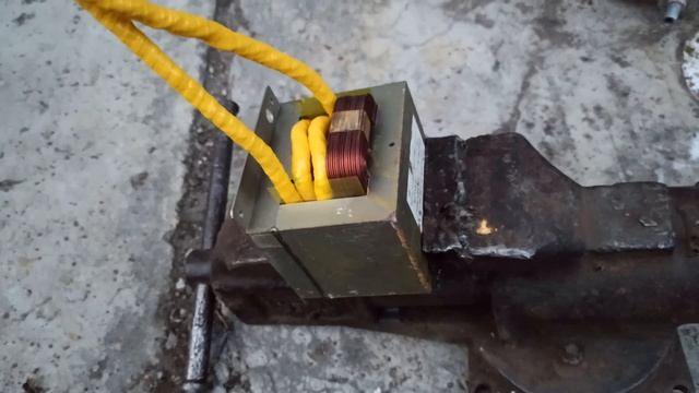 подготовка трансформатора для точечной сварки.