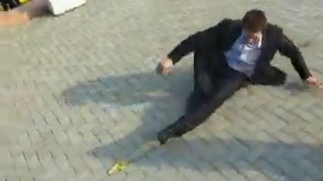 Упс! Банановая кожура смотреть онлайн