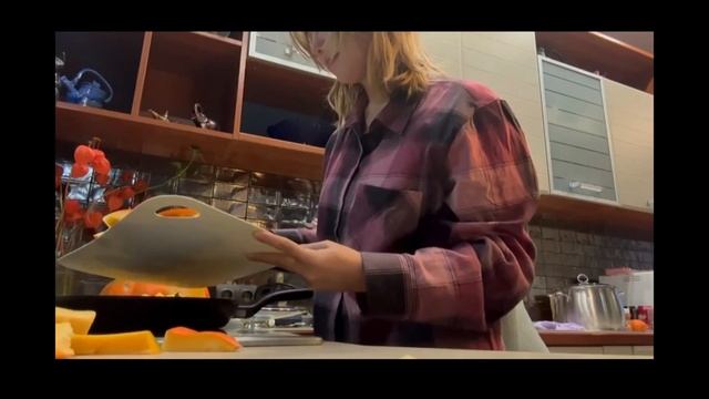 Cooking // готовим тыквенный суп, смеемся с несмешных шуток
