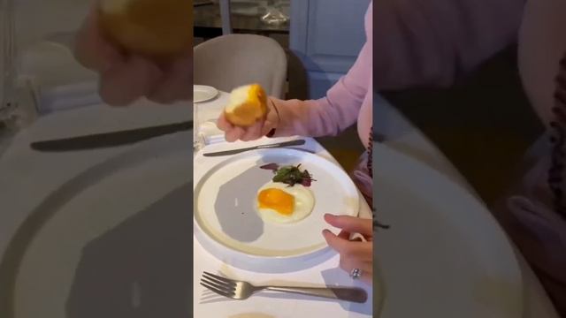 Как есть глазунью? #лайфхак #элегантность #манеры #стиль #этикет