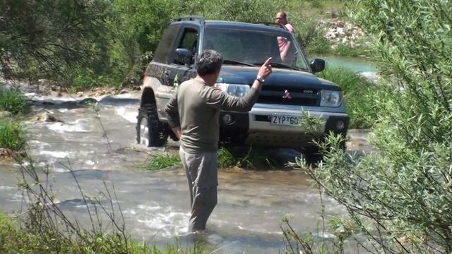 Mitsubishi Pajero Pinin river crossing Part II HD смотреть онлайн