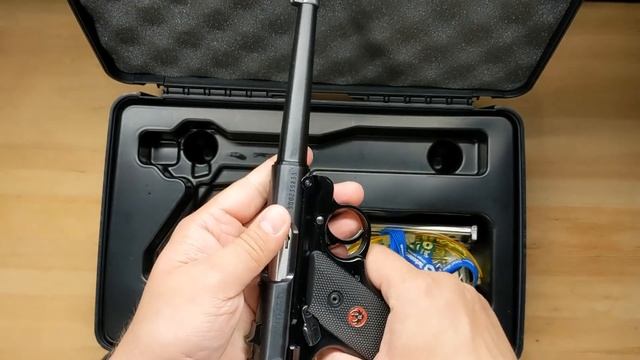 Классический малокалиберный пистолет RUGER MARK IV™ STANDARD с 6-ти дюймовым стволом, модель 40105 смотреть онлайн