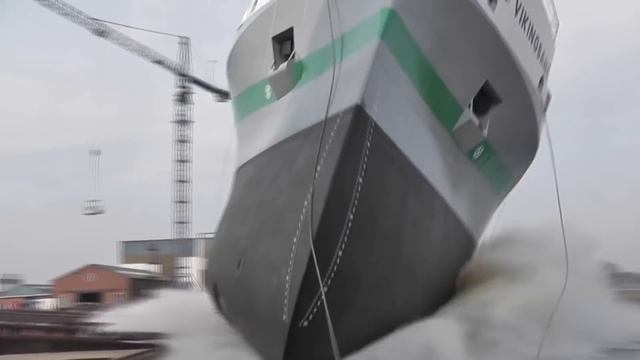 15 SHIP LAUNCH WAVES смотреть онлайн