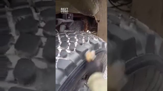 Как чистят колеса в армии / Кто в армии служил, тот... смотреть онлайн