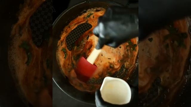 Как готовить куриные пельмени из твердых сортов муки от The CUTLET смотреть онлайн