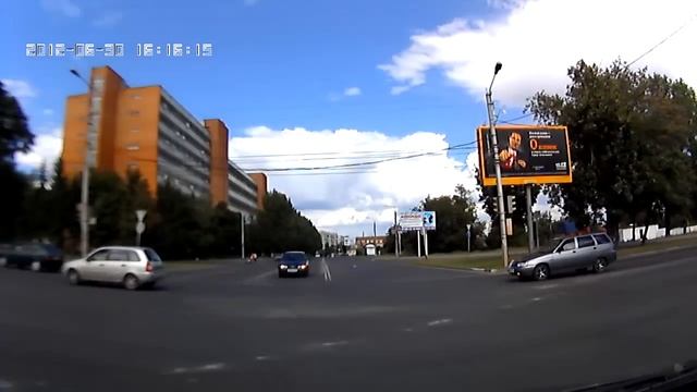 DVR-211 кам. №1 (2 камеры) Вывод на заднее стекло смотреть онлайн