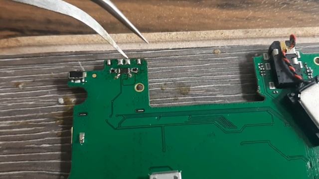 Lenovo Tab A10-70 не заряжается. Простой, но не идеальный ремонт. смотреть онлайн