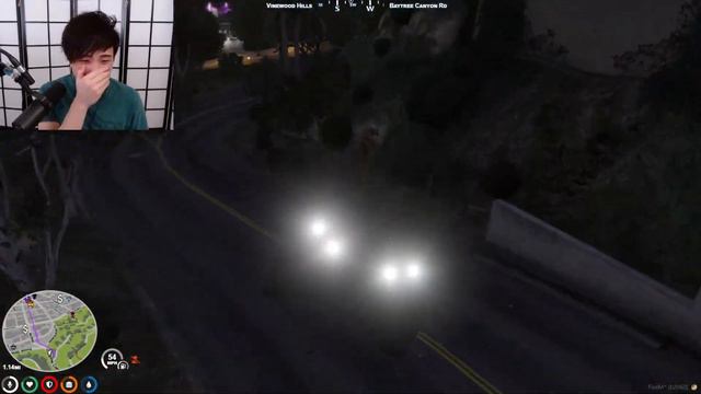 Sykkuno Drifts Smart Car While On The Phone смотреть онлайн