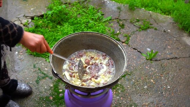 Как в Узбекистане готовят домашний лагман!Узбекистан!Самарканд! смотреть онлайн