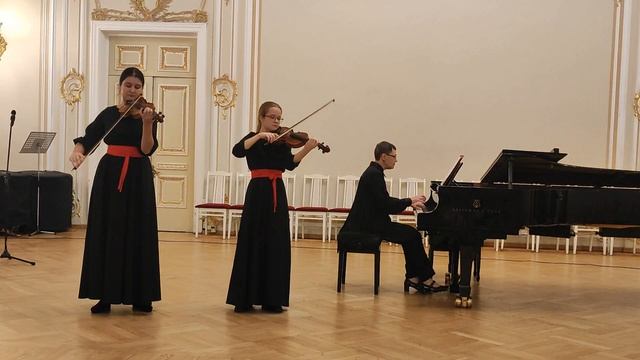 Бах. Конерт для двух скрипок с оркестром ре минор. 1 часть. смотреть онлайн