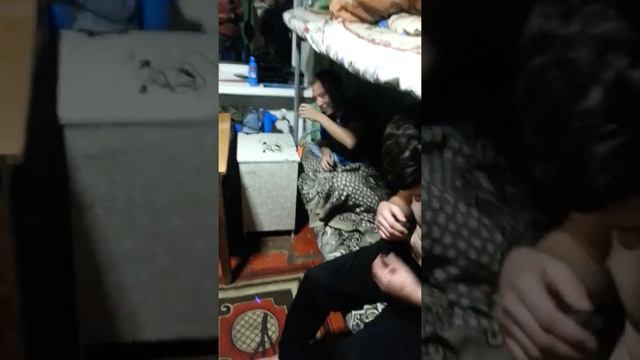 Парень под шишками,вообще жгет смотреть онлайн