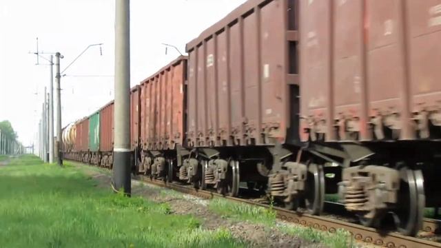 Электровоз ВЛ80к-637 с чётным грузовым поездом смотреть онлайн