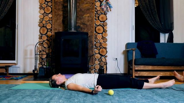 Миофасциальный релиз с теннисным мячиком от Ольги Туркиной смотреть онлайн