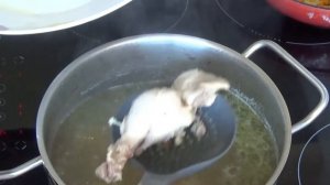 Очень вкусный  куриный суп с яичными хлопьями