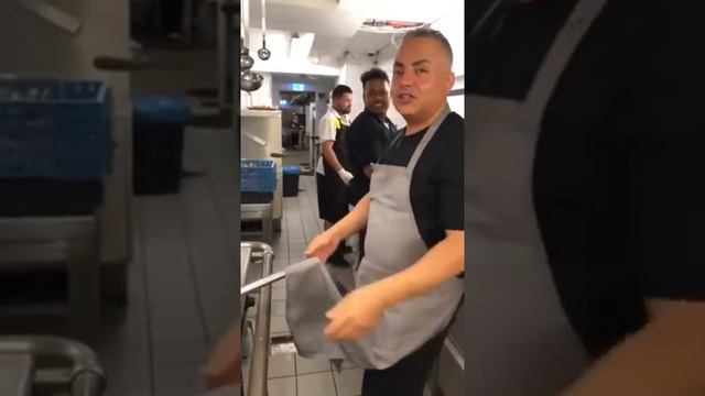 Режим маски плавно переключается в режим противогаза. смотреть онлайн