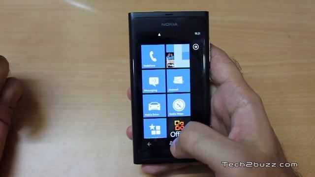 Nokia Lumia 800 First looks & Overview смотреть онлайн