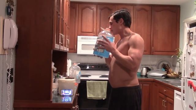 2 Gallon Gatorade Chug смотреть онлайн