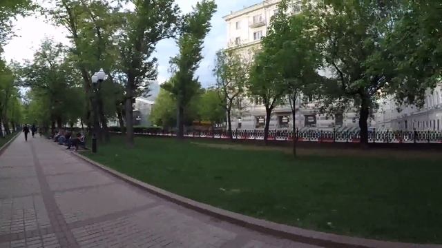 ??Парк "Чистые пруды". Обзорная экскурсия по Москве. смотреть онлайн