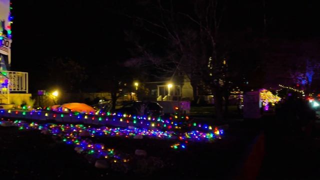 Как украшают дома в Америке на Рождество / Christmas Lights смотреть онлайн