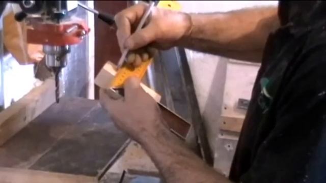 Простое приспособление для сверления под шкант на базе сверлильного станка смотреть онлайн