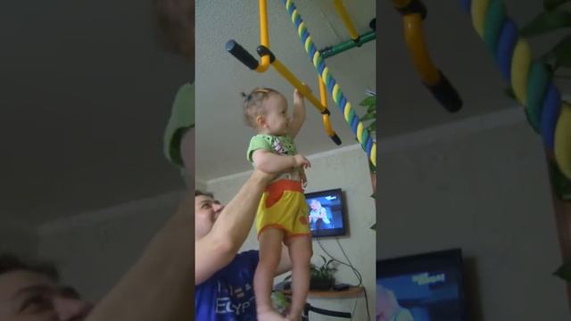 Начинаем висеть на турнике смотреть онлайн