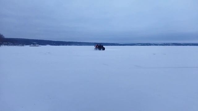 Покатушки по льду на вездеходе Пермь смотреть онлайн