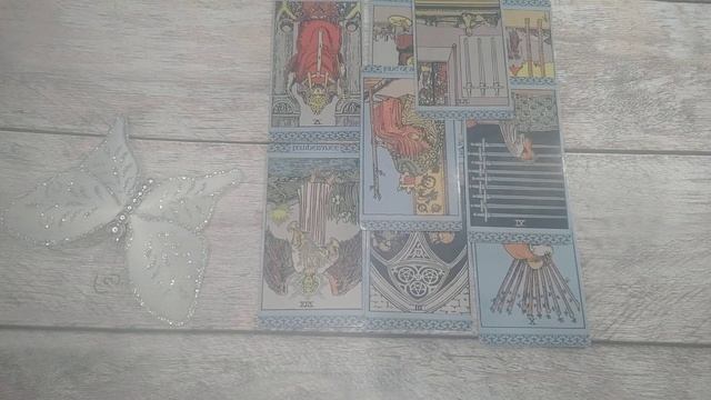 Что ДУМАЕТ о тебе СОПЕРНИЦА? Гадаем на ТАРО смотреть онлайн