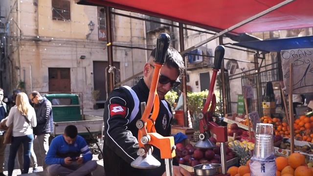 Гранатовый сок на о. Сицилия Pomegranate juice in Sicily смотреть онлайн