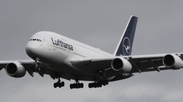 LUFTHANSA AIRBUS A380-800 New Livery! Landing At Frankfurt Airport, FRA смотреть онлайн