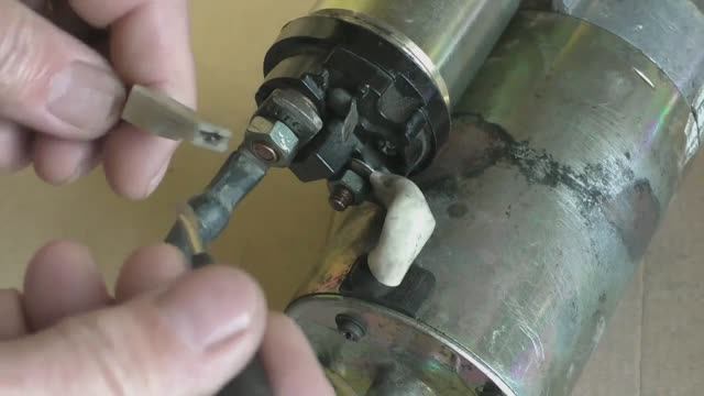 Стартер не включается, но не торопись его снимать. Есть ещё варианты. Автоэлектрик подсказывает. смотреть онлайн