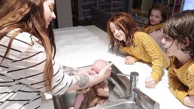 NIGHT TIME ROUTINE // MOM OF 8 w/ TWINS & TRIPLETS смотреть онлайн