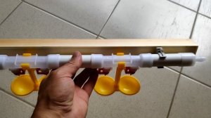 Крепление для ниппельных поилок