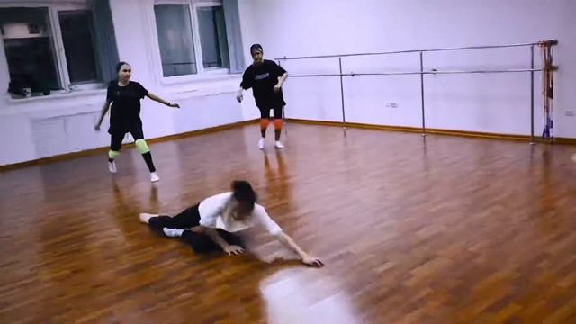 Contemporary class #astcityballet 16.11.21. Adylerkinbaevballet смотреть онлайн