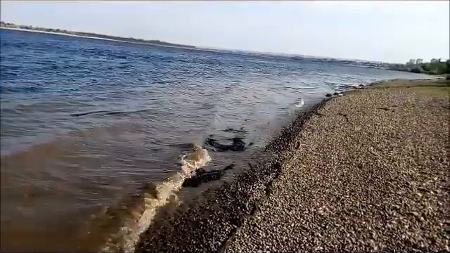 Берег Волги, солнце, волны, ветер, галька и тина Volga bank, sun, waves, wind, pebbles and mud 伏尔加河 смотреть онлайн