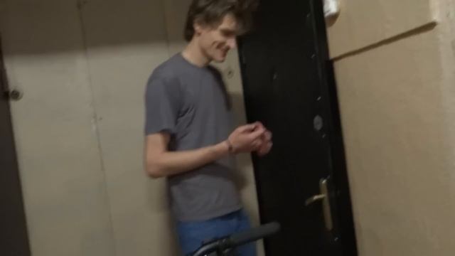 How to to lift a tandem bike on the 8th floor?.MTS смотреть онлайн